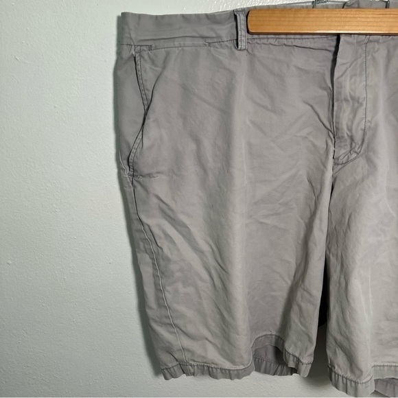 Old Navy Slim Chino Short Greyscale - Picture 4 of 15